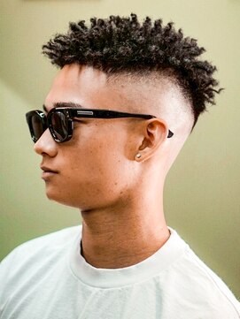 プロショップウェーブ(PRO SHOP WAVE) スペインカール/フェザーパーマ/メンズパーマ/テーパーフェード