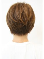 レウナ 外苑前(Reuna)&nbsp;大人可愛く耳かけニュアンスショート黒髪でも可愛く決まる