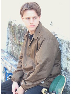 ジジバイワースホワイル(jiji by WORTH WHILE) 大人ツーブロックセンターパートショートレイヤー