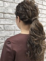 ルナラックスビー 沖縄店(Luna LUXBE)&nbsp;波巻きウェーブポニーテールアレンジ