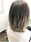 グラデーションホワイトグレージュ