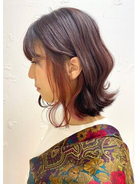 ヴェイン 渋谷(vain) インナーレッド暖色系カラーの切りっぱなしボブ