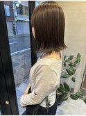 外ハネ切りっぱなしボブ　髪質改善ストレート　ベージュ　西田