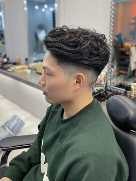 刈部倶楽舞 ツーブロック/アップバンク/フェード　/ビジネス/ショート