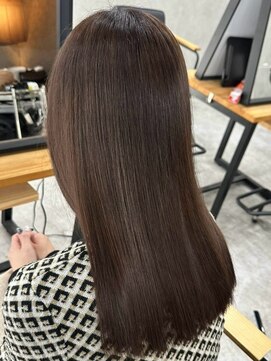 イリ 大阪(ili) ハイライトカラーミルクティーベージュレイヤーカット