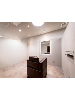 完全個室のプライベート空間が人気◎ゆったり静かな落ち着いた店内で素敵な時間を【マンツーマン施術】