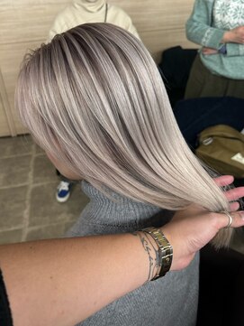 プラチナホワイトバレイヤージュ