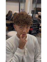 イーラ アメ村店(era)&nbsp;ブラウンスペインカールパーマ/メンズ/刈り上げ/眉毛/ツイスト