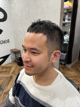 アンカー(ANCHOR) MEN’S HAIR/サーフカール/刈り上げセンターパート/印西市