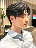 ビジネスマンメンズヘア刈り上げなしセンターパートダウンパーマ