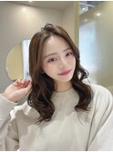 鎖骨下ミディアムレイヤー・アッシュベージュ