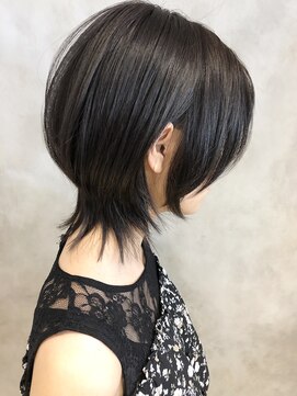 リルア 博多(LIRUA) 黒髪マッシュウルフ