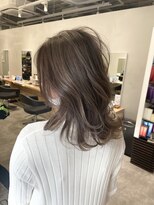 アヴァンス 京橋店(AVANCE)&nbsp;ミディアムくびれレイヤーヘア/上品なバレイヤージュスタイル