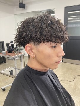 ウェイビーエフティフィフス 横浜西口(WAVEY ft.fifth) ツイストスパイラルパーマ無造作パーマセンターパートマッシュ
