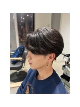 グラスバイネオリーブ 大倉山駅前店(grace by neolive) メンズ/パーマ/ハイライト/波巻き/ツイスパ/センターパート