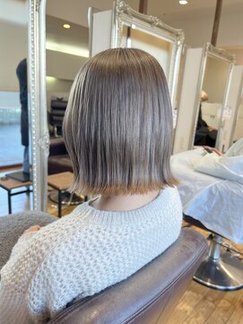 ルッツ(Lutz. hair design) bob × beige 【千代田彩夏】