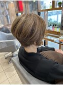 ステップボーンカットカットボブショートハイライト白髪ぼかし