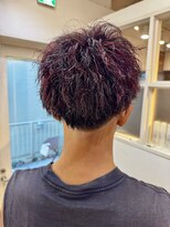 コハク(COHAQ BEAUTY AND RESORT)&nbsp;メンズ/ハイライト/ブリーチ/赤メッシュ/ツイスパ/湘南 20代30代