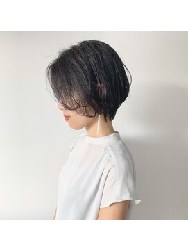 ヒガサ(HIGASA) くびれあるハンサムショート