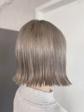 シアン(CYAN) #10代#20代#ブリーチ#ミルクティ#透け感#髪質改善#外ハネボブ