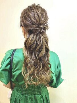 ディア(.eer) ロングヘアアレンジ // ねじり編み込み × ハーフアップ