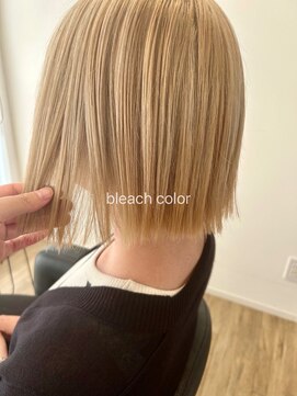 アンジュールテラス(UNJOUR TERRACE) ブリーチベージュ×ぱっつんボブ
