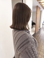 ローネス(LONESS)&nbsp;柔らかいオリーブベージュとぱつっと外ハネミディアム◎