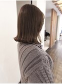 柔らかいオリーブベージュとぱつっと外ハネミディアム◎