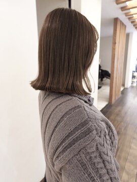 ローネス(LONESS) 柔らかいオリーブベージュとぱつっと外ハネミディアム◎