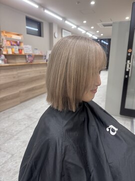 シカ 神戸三宮元町店(Cica) ミルクティー ボブ ウルフ レイヤー ブリーチ ハイトーン 三宮