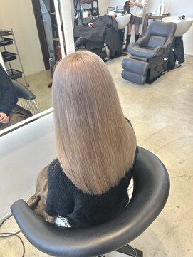 クオン 伊勢崎(QUON.) ホワイトベージュ