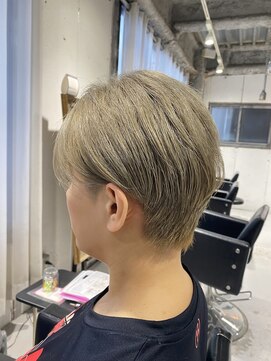 【20代・30代・40代】ショートレイヤー/プラチナベージュ