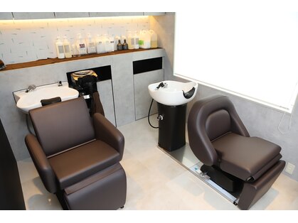 アグ ヘアー ヴァース 中川店(Agu hair verse)の写真