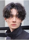 緩め波巻きスパイラルパーマシャドウパーマメンズセンターパート