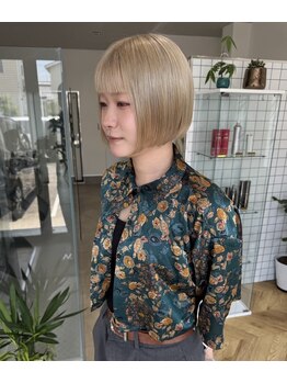 トーン(TONE)の写真/【透明感×ダメージレス】髪のトーンを整え、肌まで綺麗に見せる似合わせ。ケア特化型だから叶う上質カラー