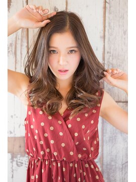 ルミナ オーガニックヘアー(LU3NA organic hair) 大きなウェーブからのぞく透け感が魅力たっぷり