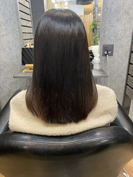 アール(R) セミロング