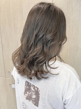 ラテ(latte) アッシュベージュ×シルバー