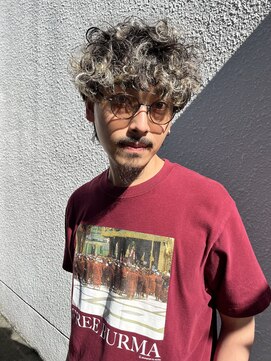 ピア(Pia) 外国人風パーマ＆ハイライトカラー