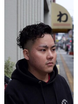 キングスマントーキョー 多摩センター2nd(KINGSMAN TOKYO) パーマ×フェードスタイル