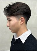 刈り上げセンターパートテーパーフェードカットニュアンスパーマ