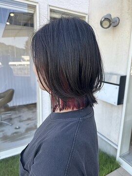 レイヤーボブ×インナーカラー