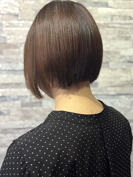 クール前下がり切りっぱなしボブ