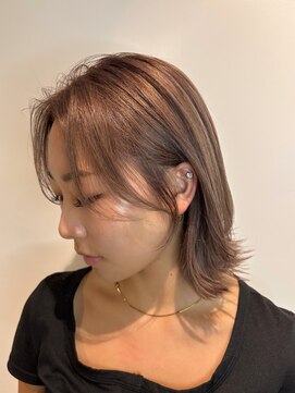 シーク(seak) 耳掛けが可愛い!ミディアムレイヤー♪