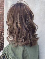 ネイビー(NAVY)&nbsp;ミディアムにレイヤー