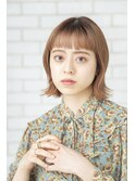 オン眉外ハネミディアムボブ