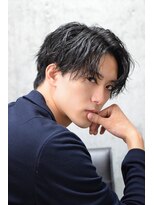 オルズ 渋谷(ALLZ)&nbsp;センターパートツイストスパイラルパーマウルフ黒髪無造作パーマ