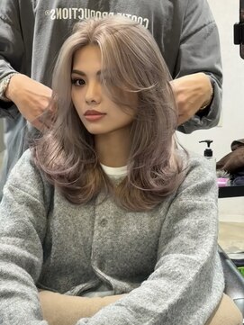 メリー オオサカ(Merly Osaka) ハイトーンのカーテンバングが可愛い