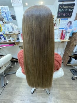 髪の治まりや癖毛が気になる方にオススメ◎髪質改善トリートメントで、自分史上最高の美髪を叶えてくれる♪