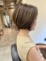 バッカ(BACCA) ハイライトで魅せる丸みショート